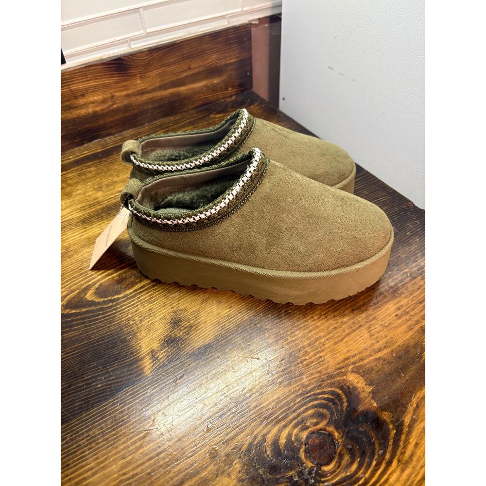 Olivia & Kate Olive Green Platform Slippers Size 6